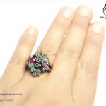 خرید انگشتر نقره زنانه چند جواهر زمرد و یاقوت با قیمت مناسب